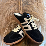 {Back70} Easter Black Sneaker